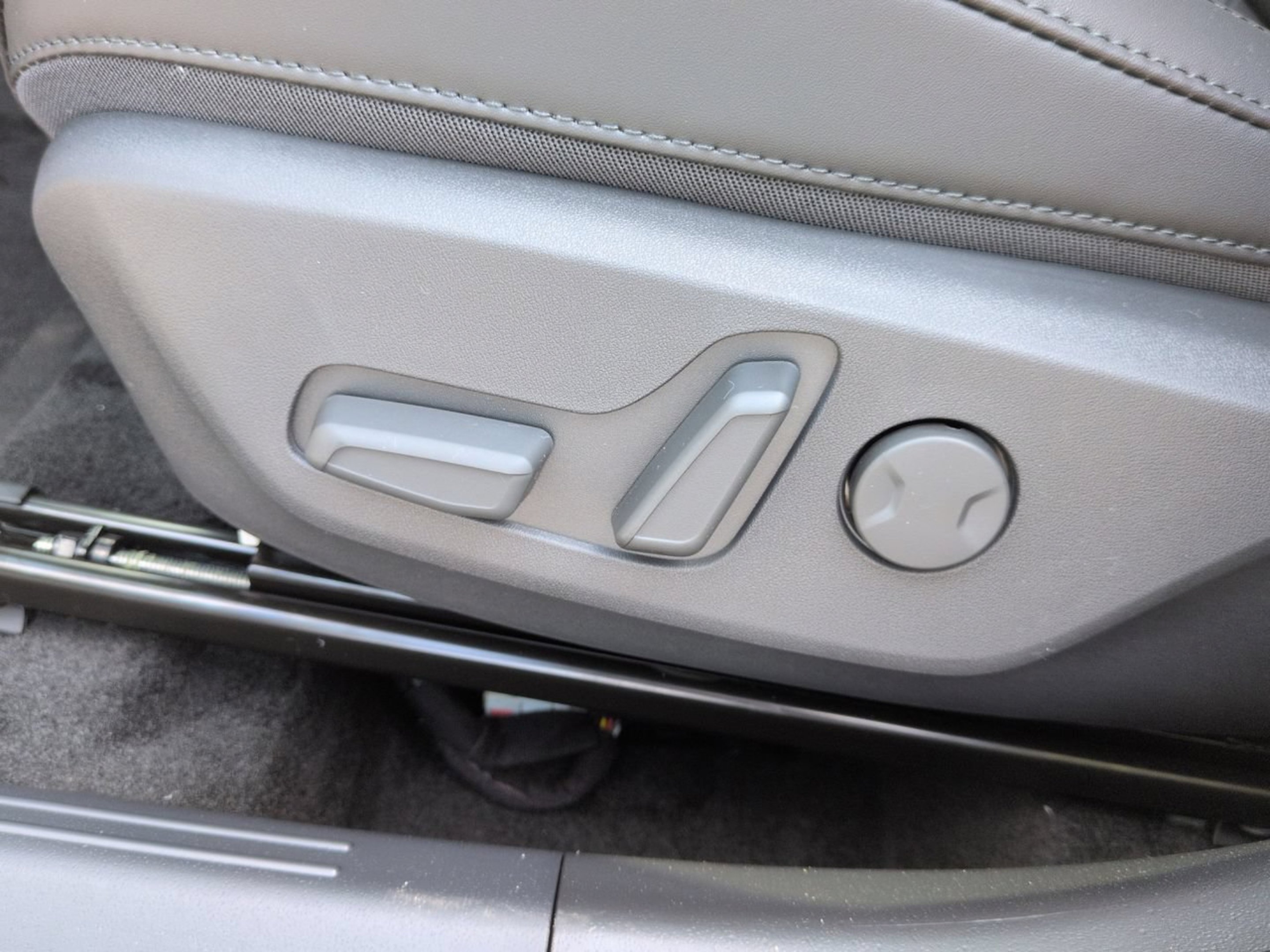 New 2026 Snow White Pearl Kia SX image 18