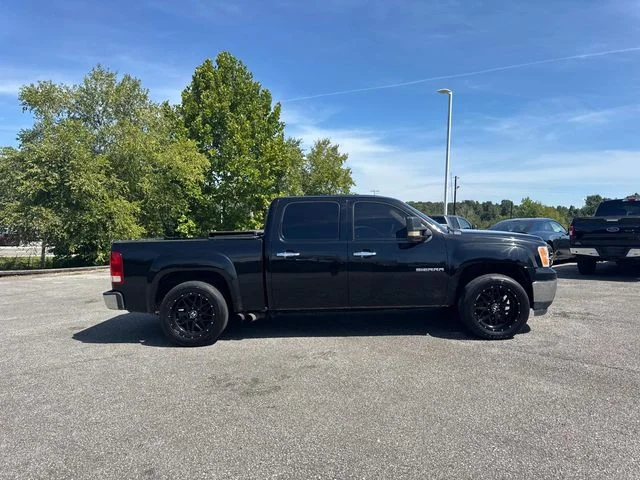 Used 2011 Black GMC SLE image 3