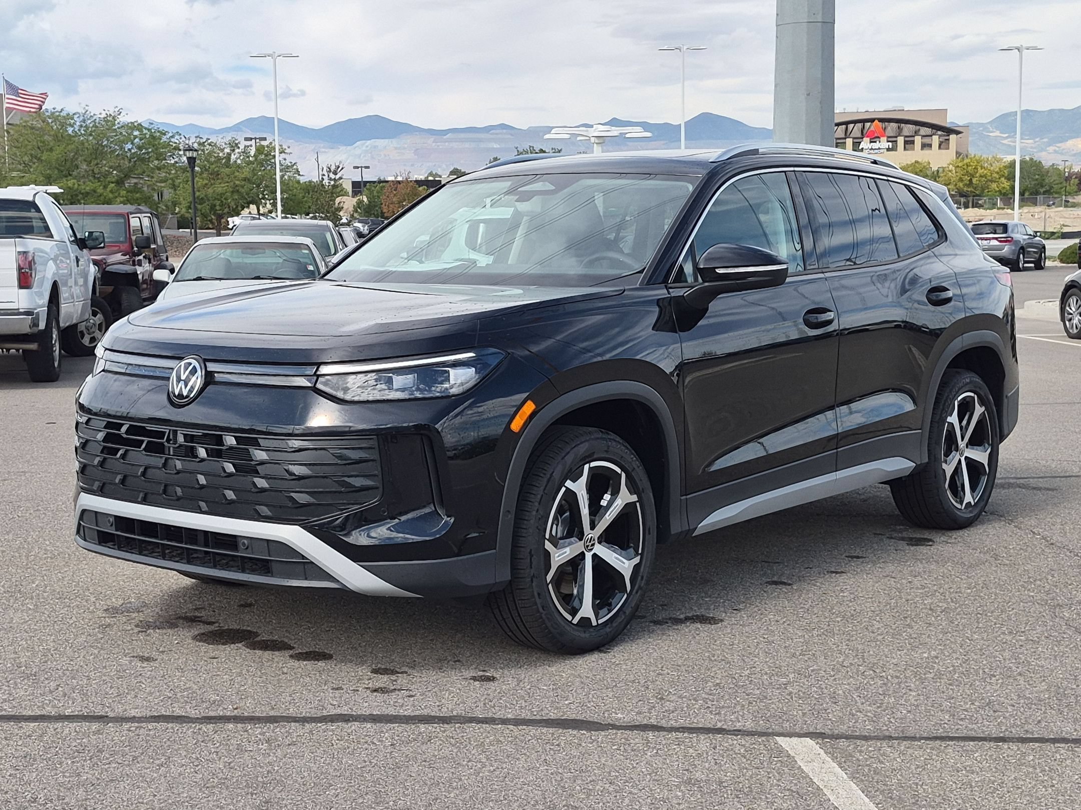 New 2026 Deep Black Pearl Volkswagen SE image 8