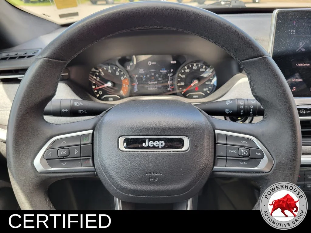Used 2024  Jeep Latitude image 31