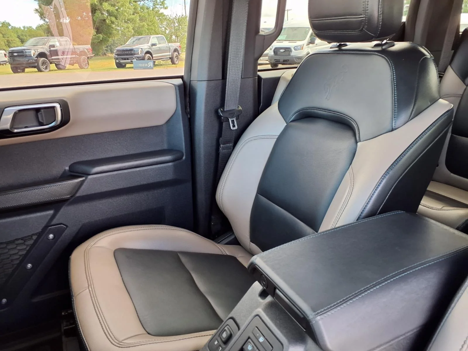 Used 2024 Shadow Black Ford Wildtrak image 19