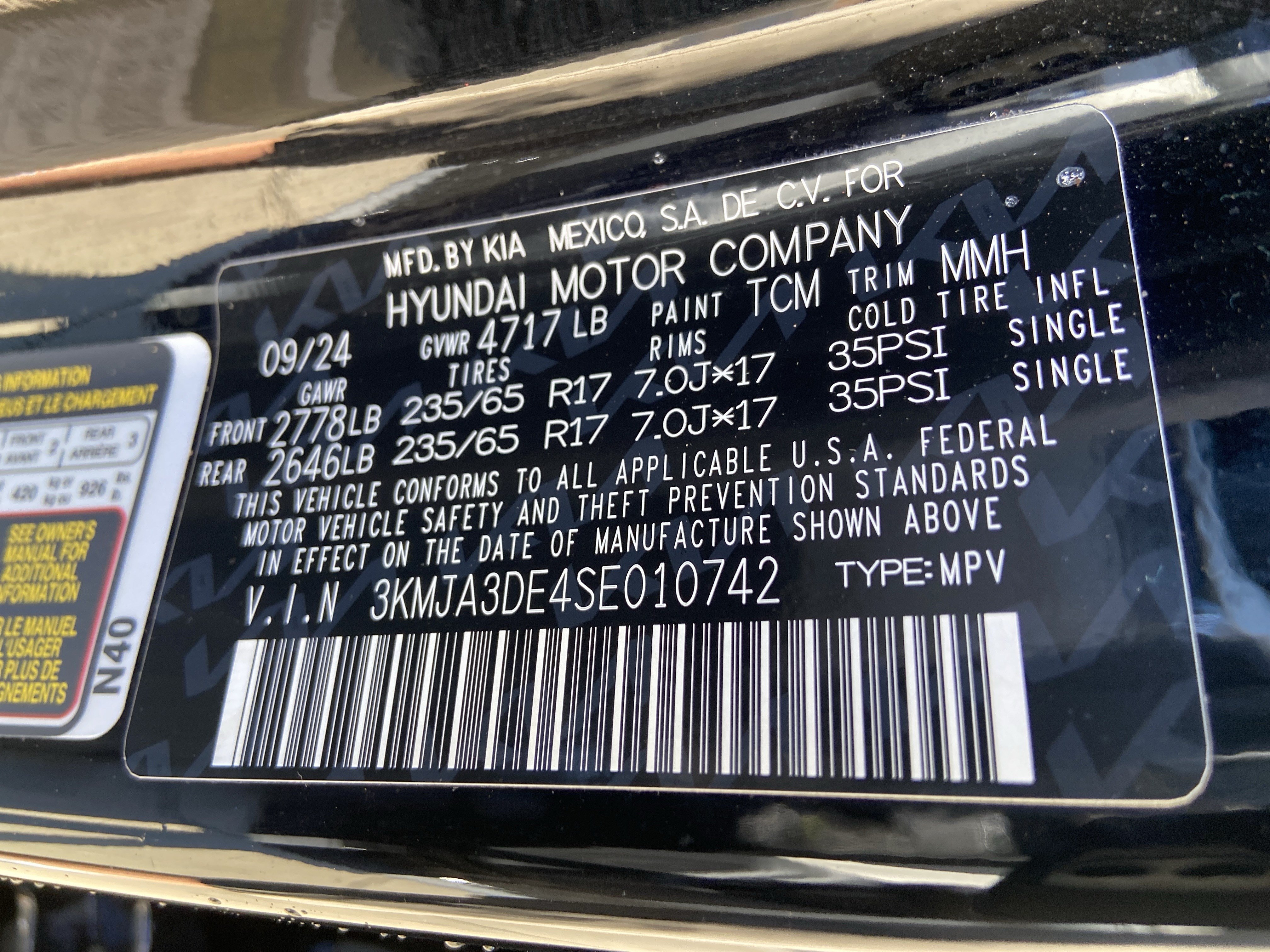 Used 2025 Phantom Black Hyundai SE image 33