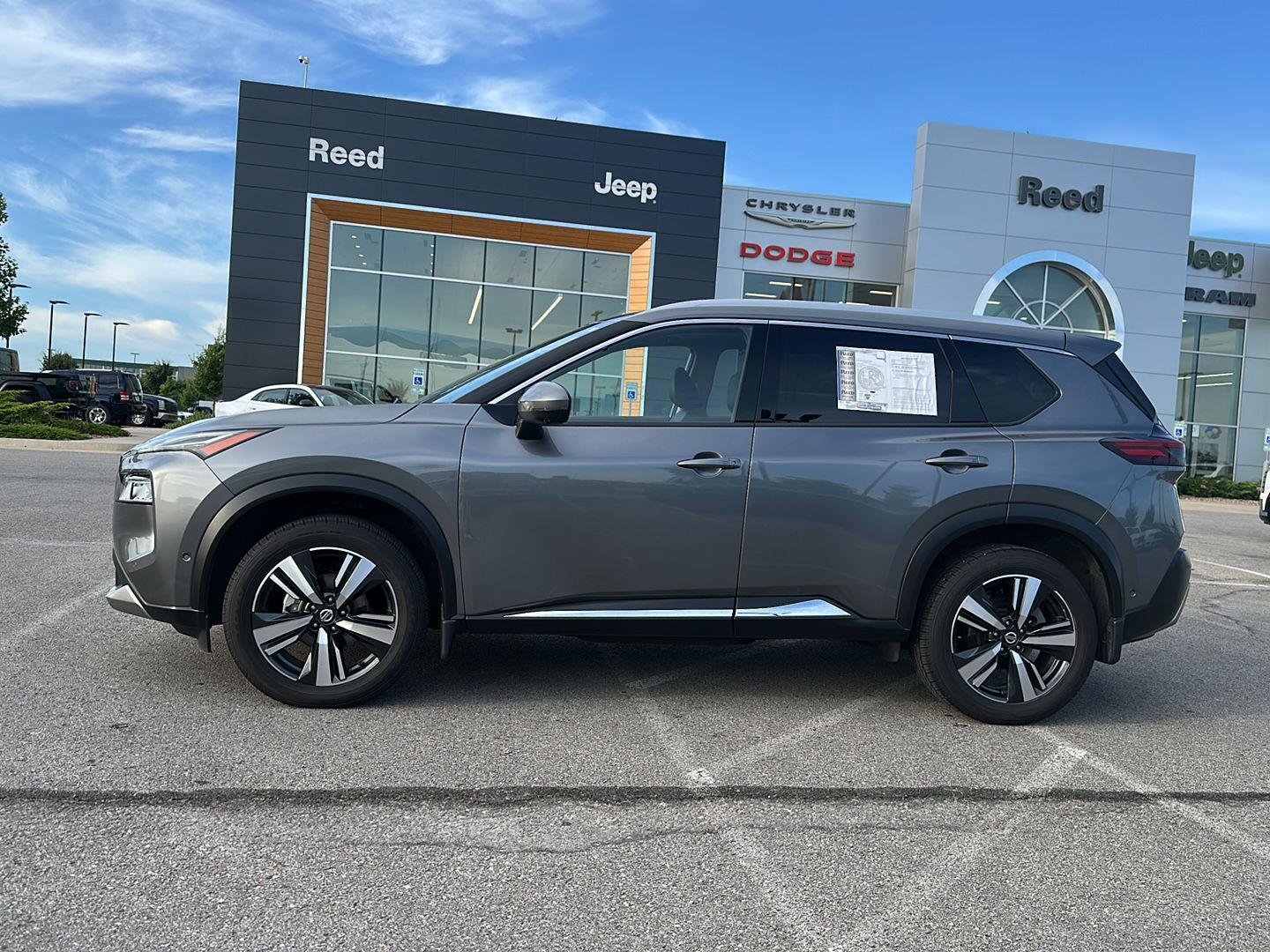 Used 2021 Nissan Rogue Platinum with VIN JN8AT3DD6MW303141 for sale in Kansas City