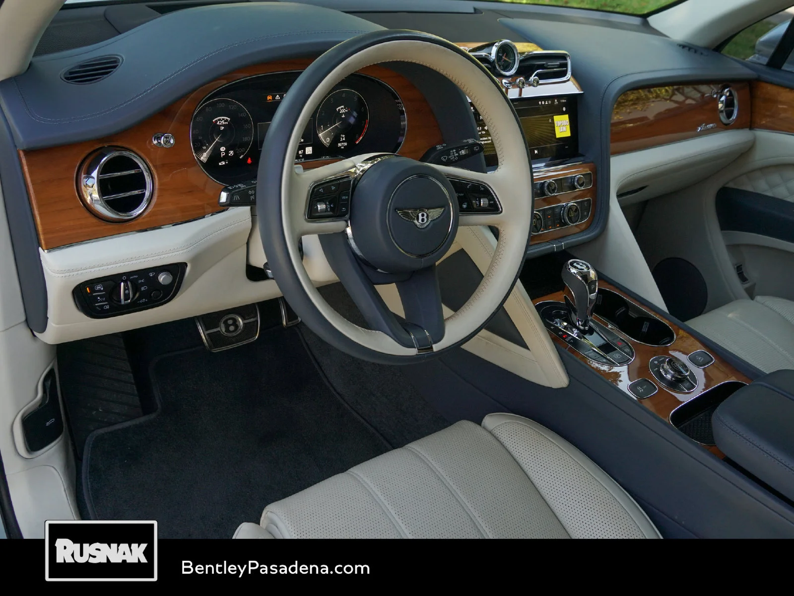 Certified Used 2023 Breeze by Mulliner Bentley Azure image 16
