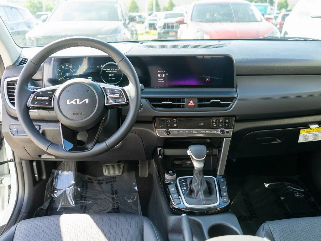 New 2026 Snow White Pearl Kia EX image 14
