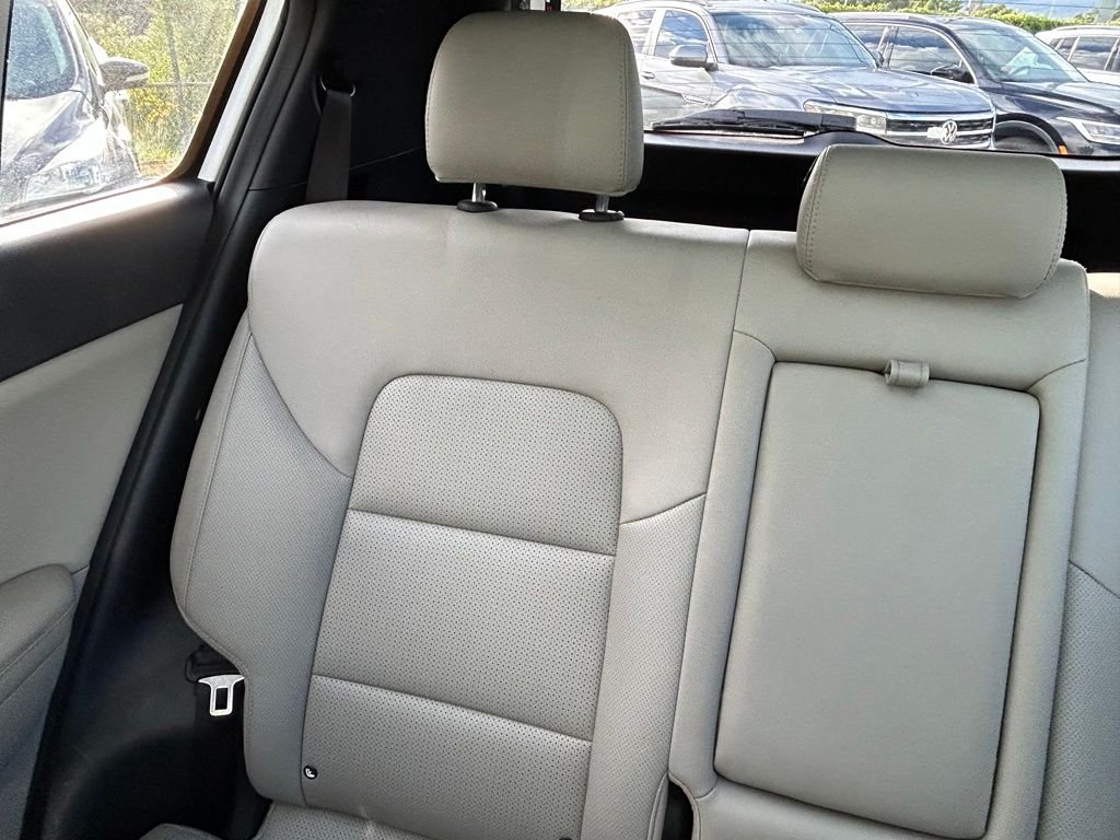 Used 2020 White Kia S image 12
