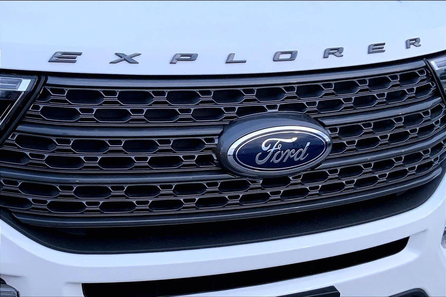 Used 2022 Star White Metallic Tri-Coat Ford XLT image 28