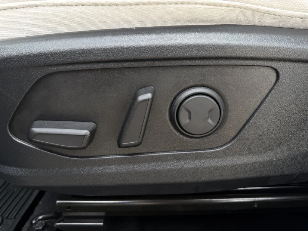 Used 2025 Gray Hyundai SEL Convenience image 26