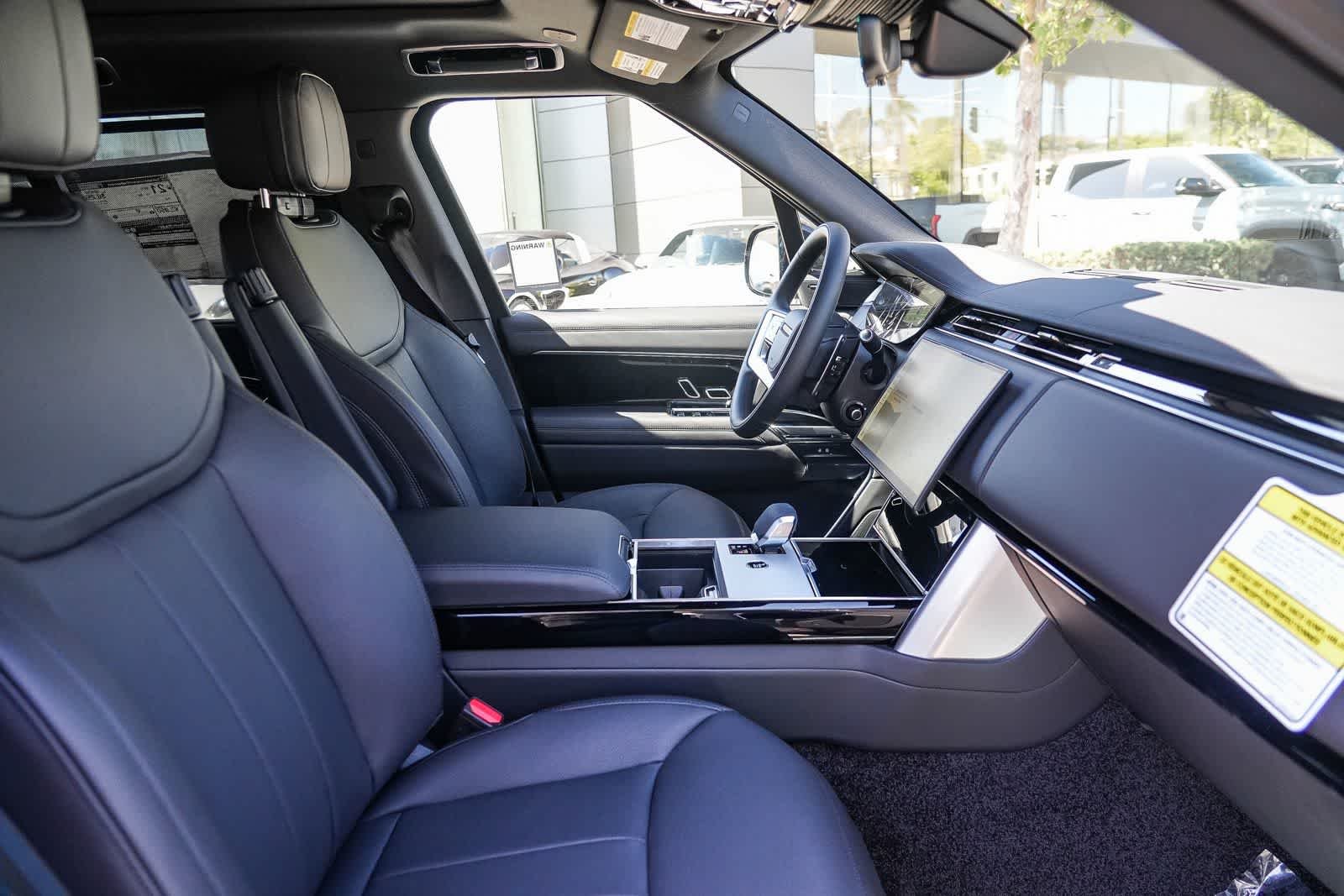New 2026 Santorini Black Land Rover SE image 16