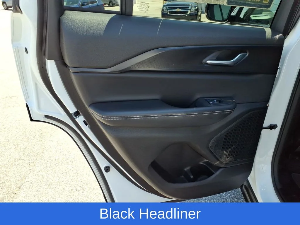 Used 2025 White/off-white Jeep Altitude image 23