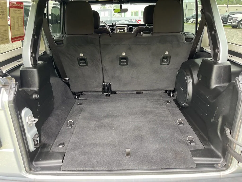 Used 2023 Silver Jeep Altitude image 32