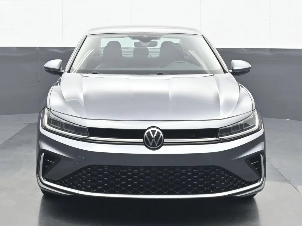 Used 2025 Gray Volkswagen 1.5T SE image 1