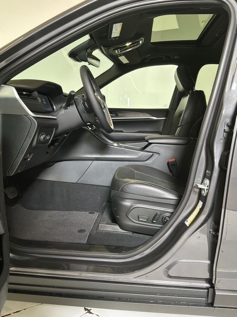 New 2026 Baltic Gray Metallic Clear-Coat Exterior Paint Jeep Altitude image 11