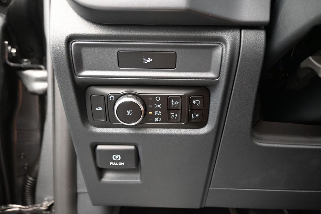 New 2026 Carbonized Gray Metallic Ford XLT image 12