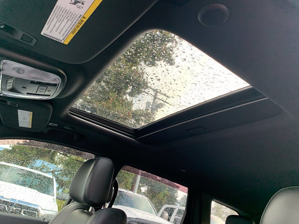 Used 2022 Red Jeep Laredo X image 13