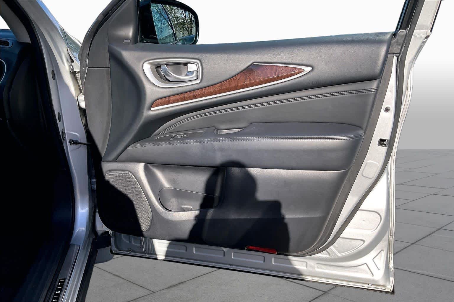Used 2013 Liquid Platinum INFINITI  image 22