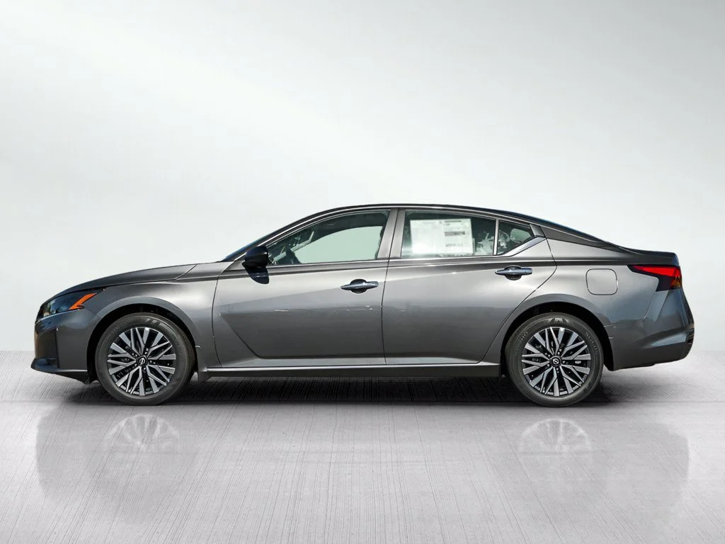 New 2026 Gun Metallic Nissan 2.5 SV image 4