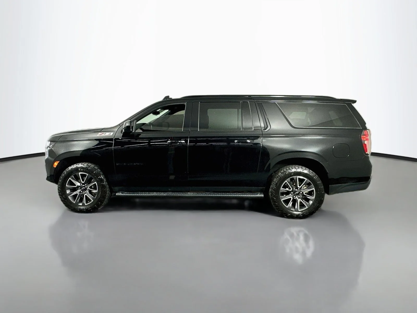 Used 2022 Black Chevrolet Z71 image 5