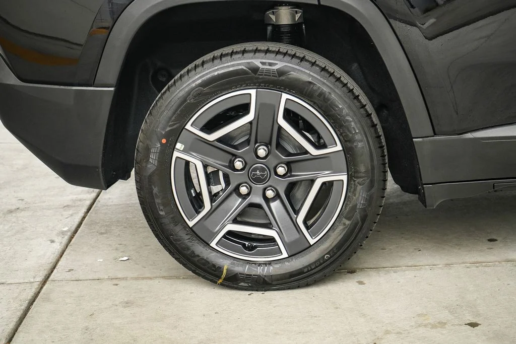 New 2026 Diamond Black Crystal Pearlcoat Jeep Limited image 11