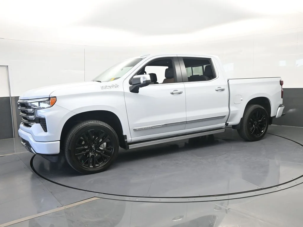 Used 2026 Summit White Chevrolet High Country image 1