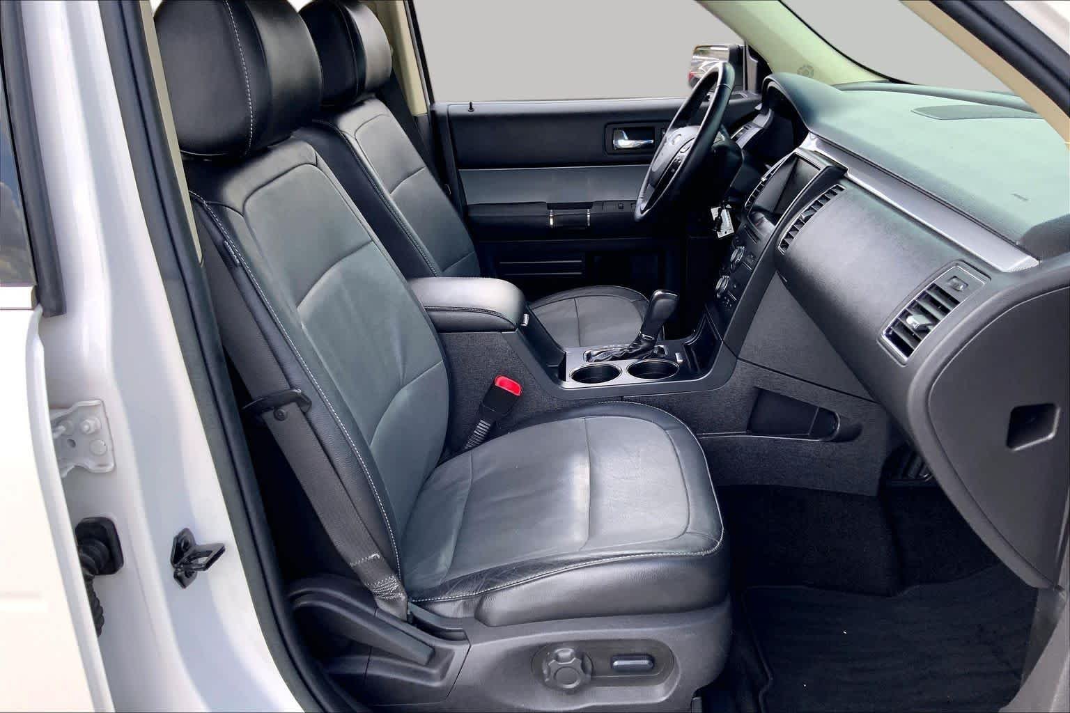 Used 2014 White Platinum Metallic Tri-Coat Ford SEL image 9