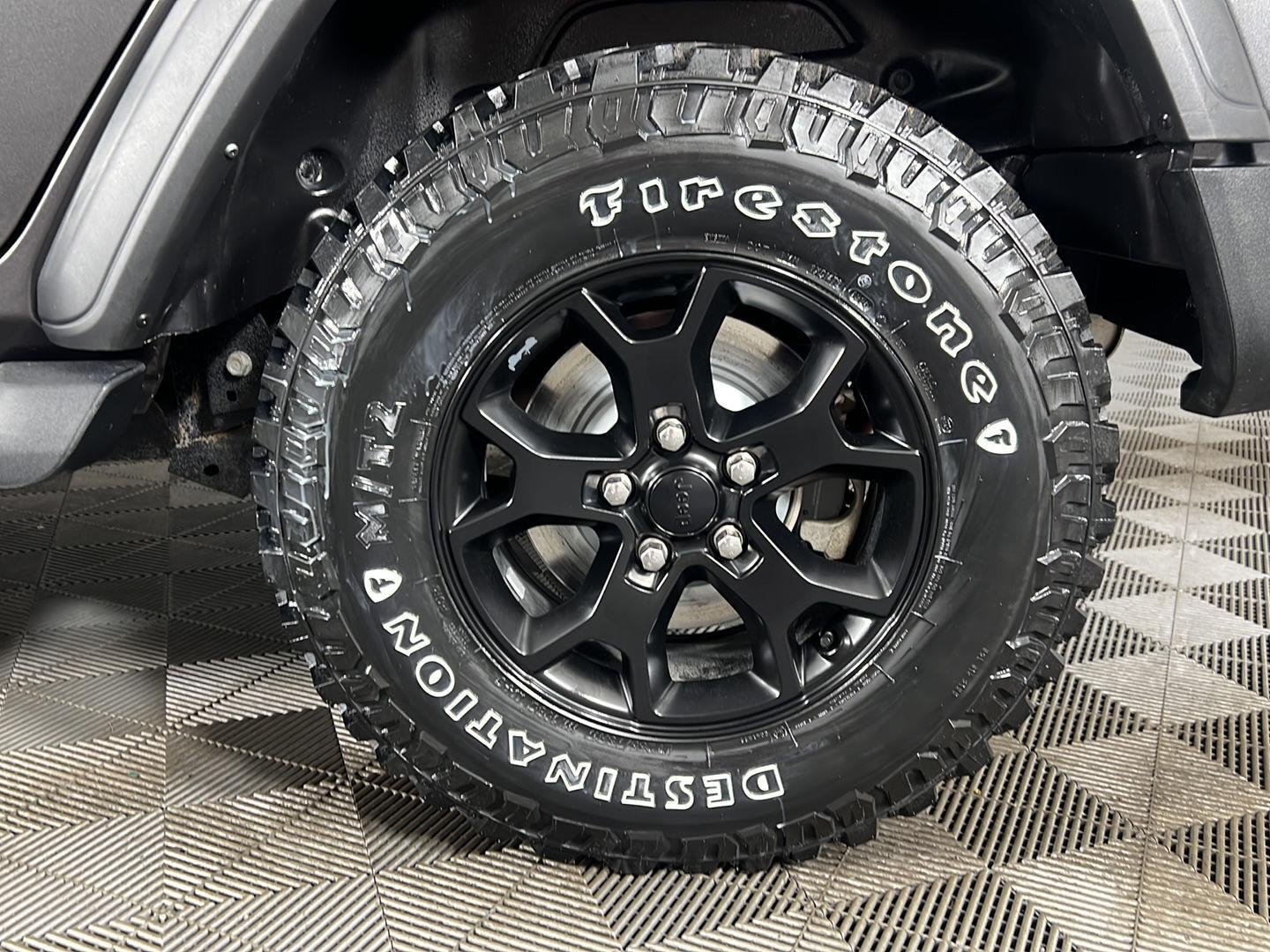 Used 2023 Granite Crystal Metallic Clearcoat Jeep Willys image 25