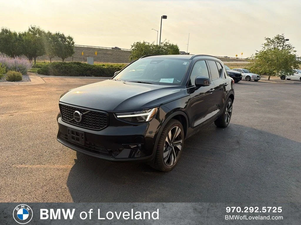2025 Volvo XC40 B5 Plus Dark AWD's photo