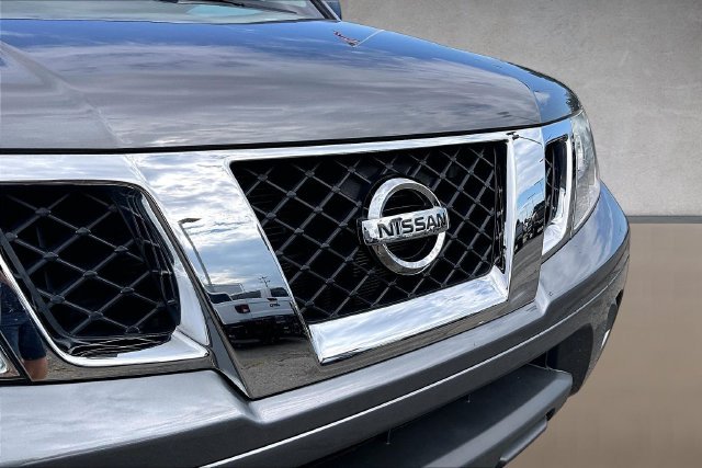 Used 2021 Gray Nissan SV image 27