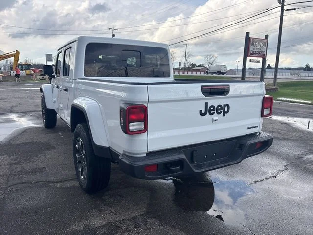 New 2026 Bright White Clear-Coat Exterior Paint Jeep Sahara image 5