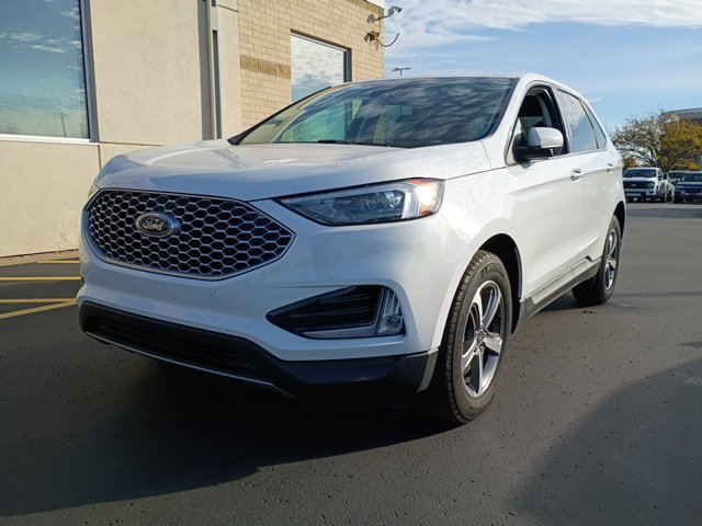 Used 2024 White Ford SEL image 5