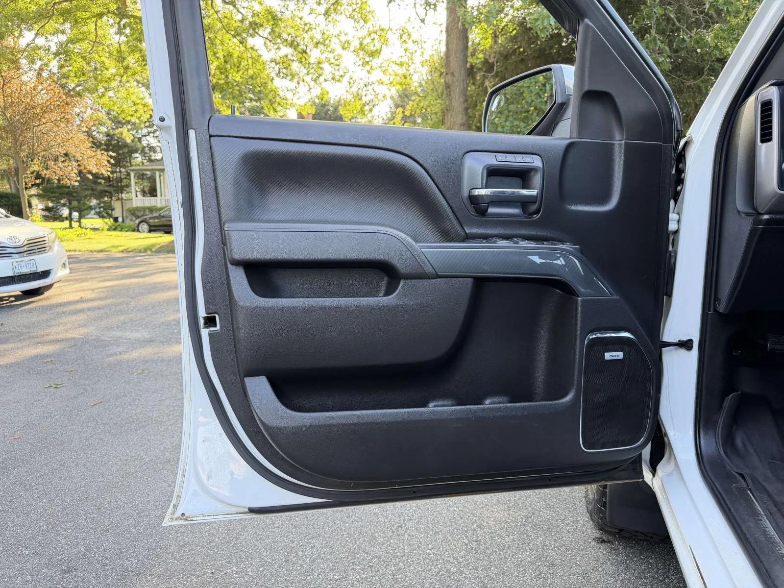 Used 2014 White GMC SLT image 28