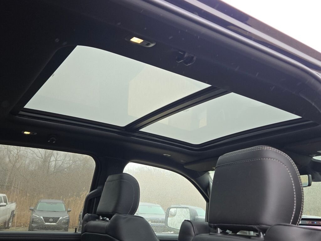 New 2026 Diamond Black Crystal Pearl-Coat Exterior Paint RAM RHO image 13