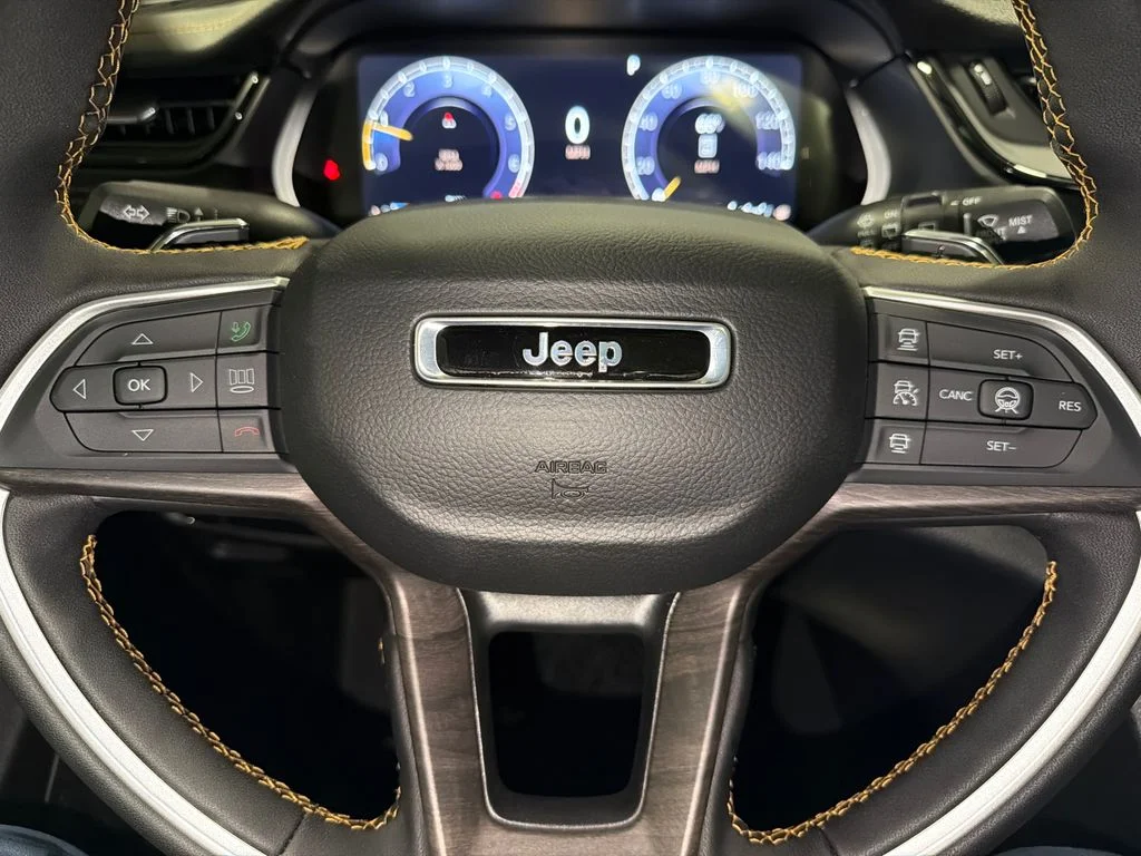 New 2026 Diamond Black Crystal Pearl-Coat Exterior Paint Jeep 85th Anniversary Edition image 27