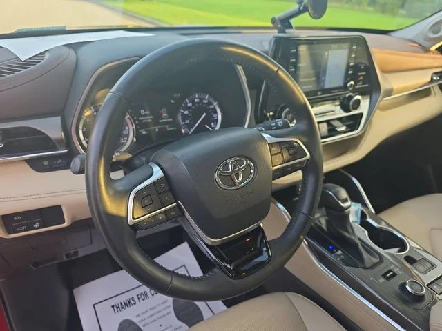 Used 2022 Red Toyota Limited image 18