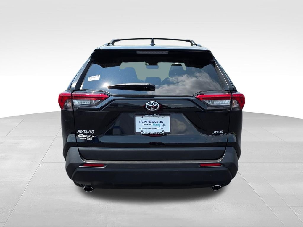 Used 2023 Black Toyota XLE Premium image 5