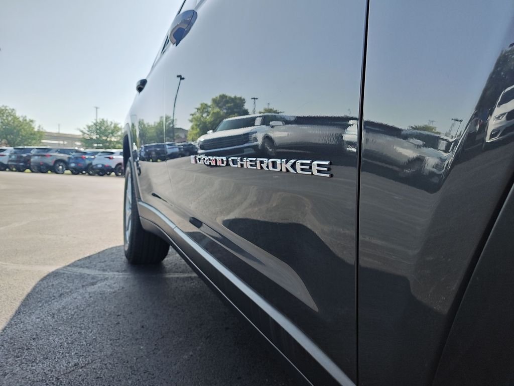 Used 2023 Gray Jeep Limited image 28