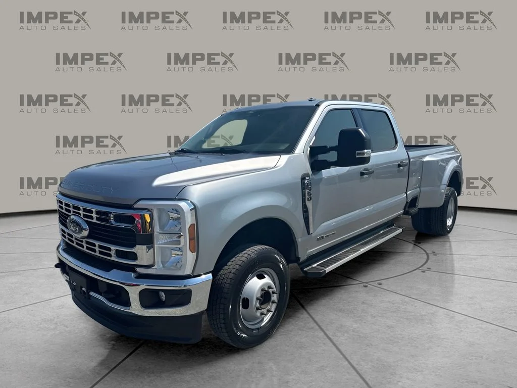 Used 2024 Silver Ford XLT image 1