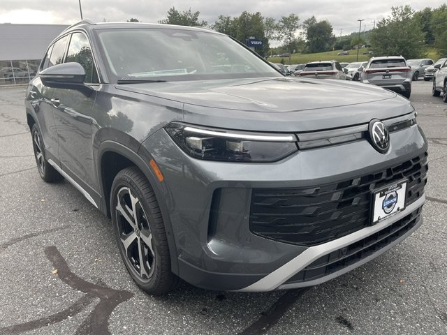 New 2026 Platinum Gray Metallic Volkswagen 2.0T SE image 3