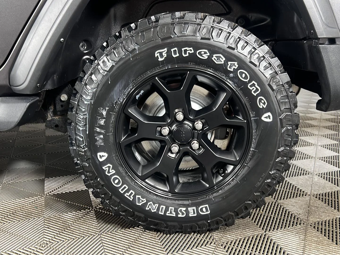 Used 2023 Granite Crystal Metallic Clearcoat Jeep Willys image 25