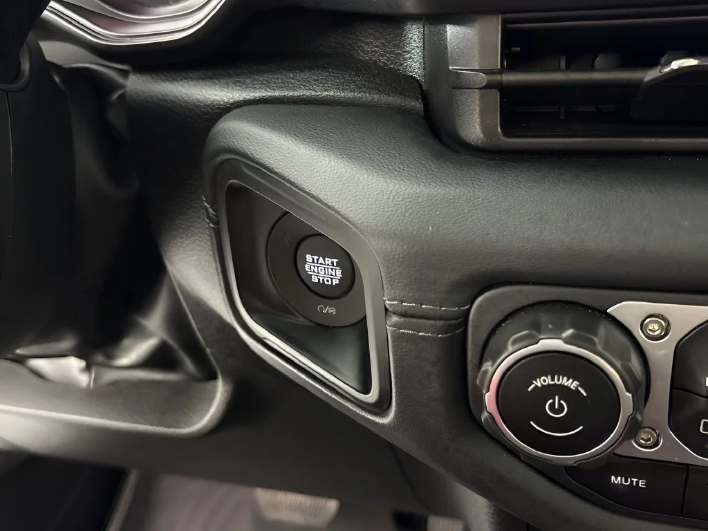 Used 2025 White Jeep Mojave 4x4 image 33