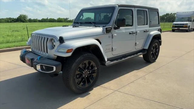 New 2023 Silver Zynith Clear-Coat Exterior Paint Jeep Sahara 4xe image 4