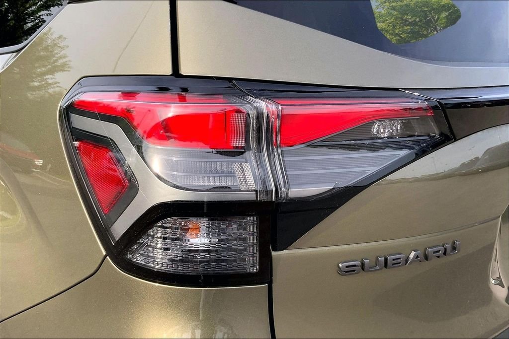 Used 2025 Green Subaru Premium image 22