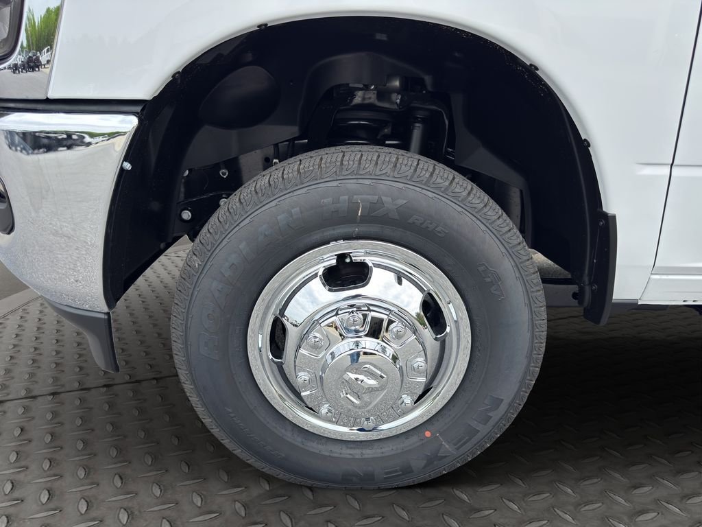 New 2026 Bright White Clear-Coat Exterior Paint RAM Tradesman image 14