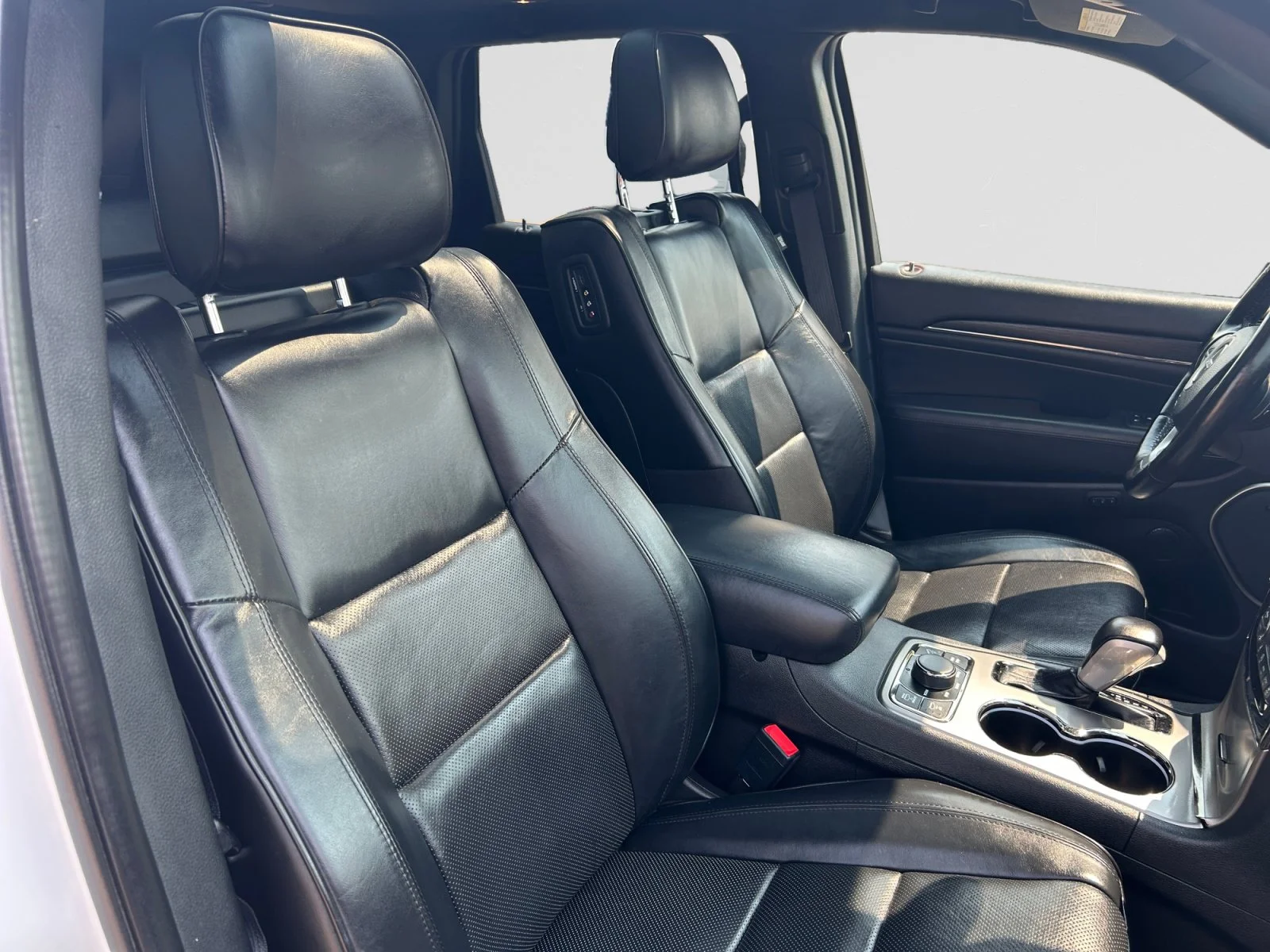 Used 2021 White Jeep OVERLAND HIGH ALTITUDE EDITION image 11