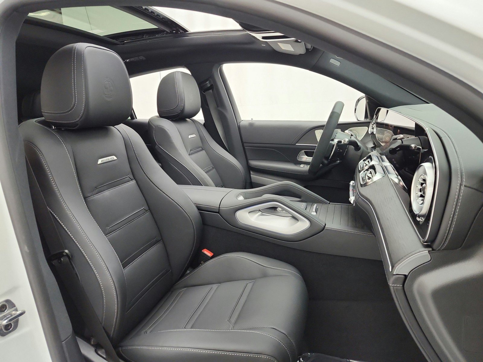 New 2027 MANUFAKTUR Moonlight White Metallic Mercedes-Benz AMG® GLE 53e 4MATIC+ Coupe image 36
