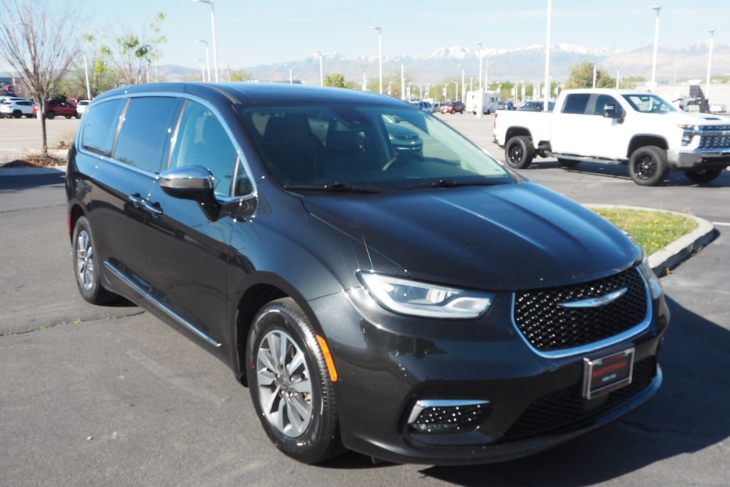 Used 2023 Black Chrysler Limited image 8