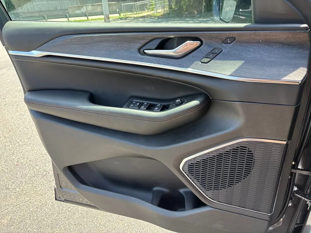 2025 Jeep Grand Cherokee Overland - Photo 22