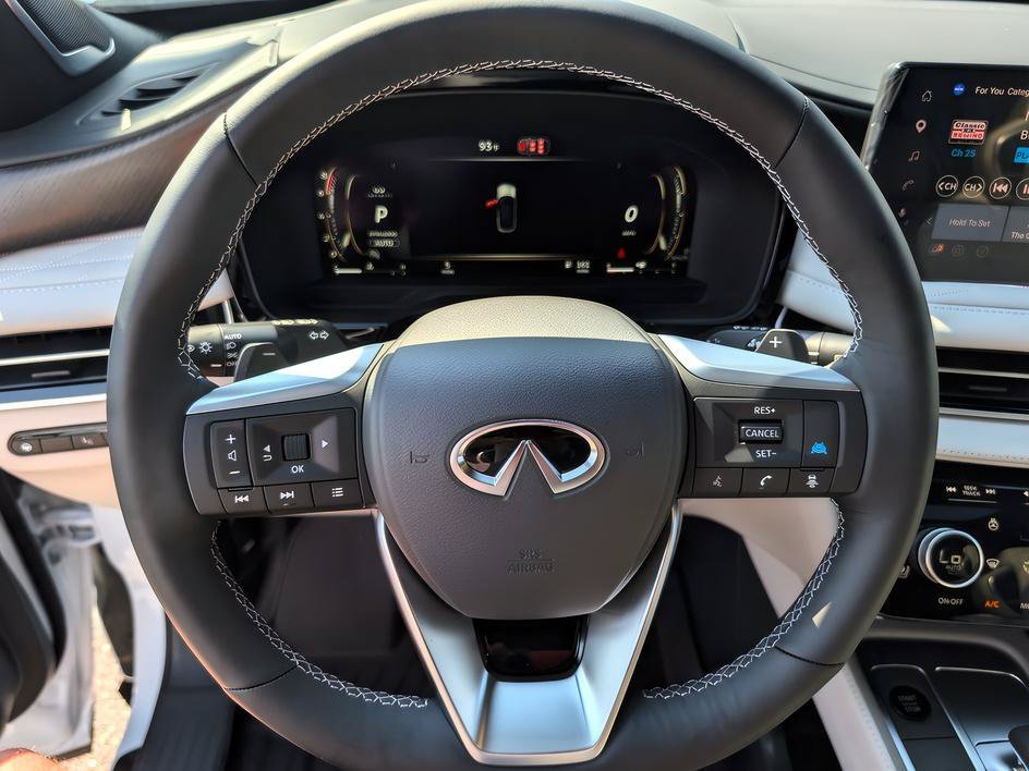 New 2027 2T RAD WHT INFINITI AUTOGRAPH image 14