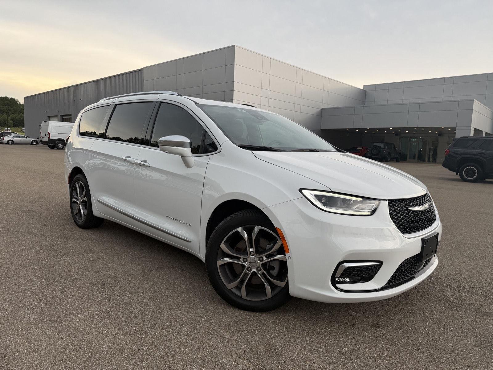 Used 2024 Bright White Clearcoat Chrysler Pinnacle image 3