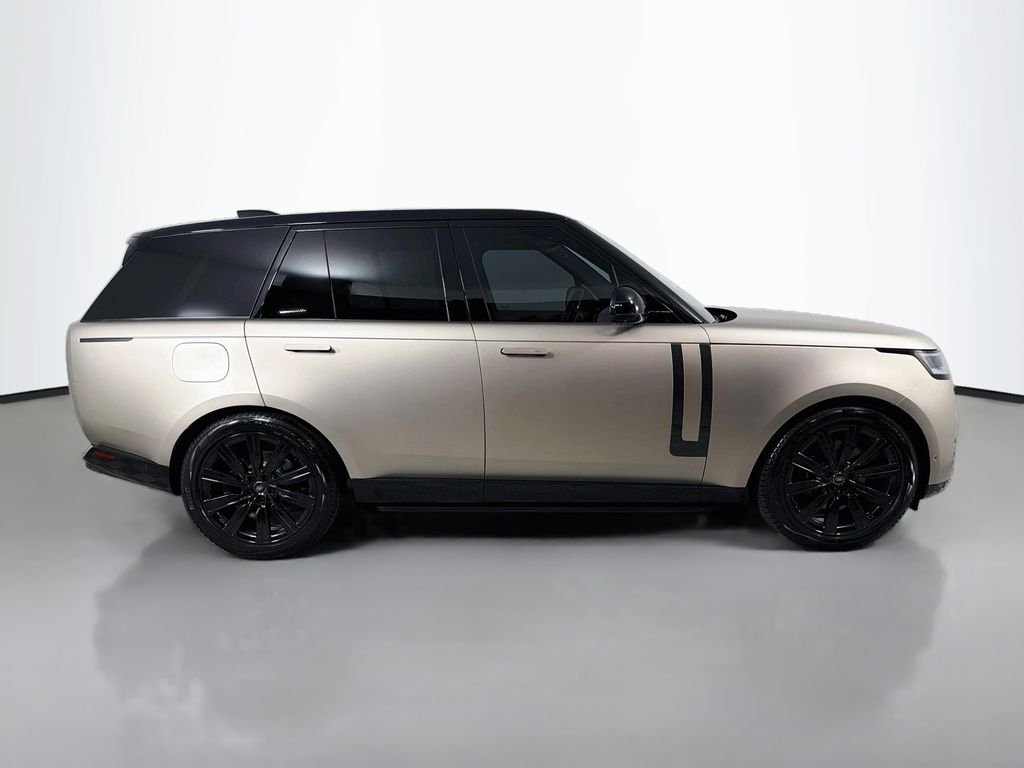 Used 2023 Gold Land Rover SE image 4